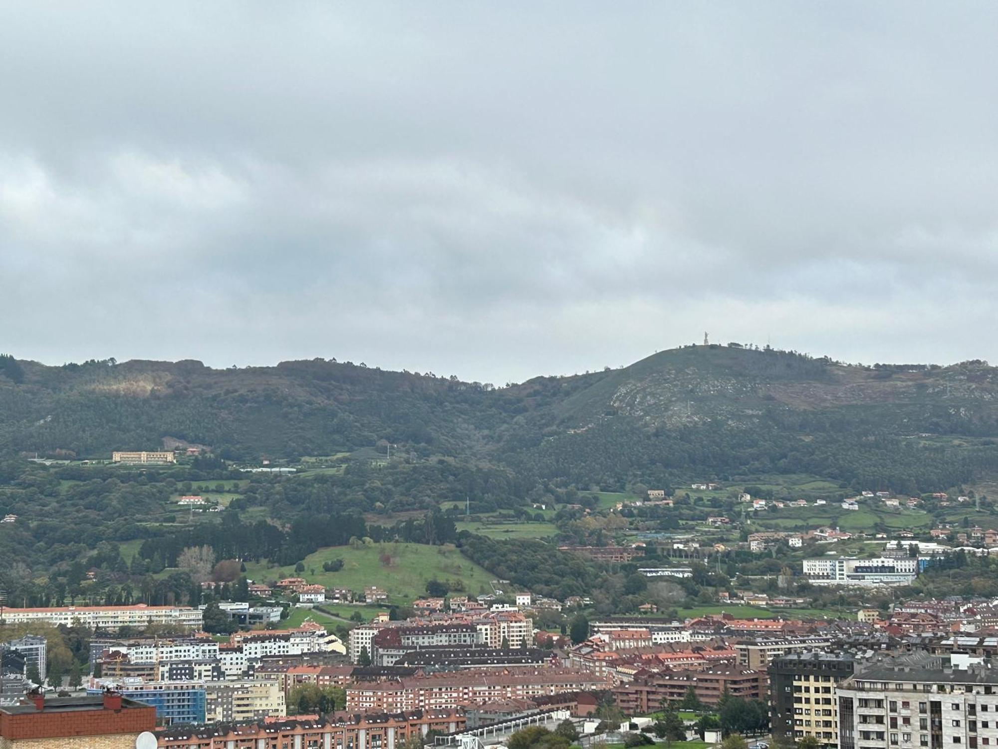 Vistas Monte Naranco Apartamento Con Parking 5Euros Al Dia Oviedo Kültér fotó